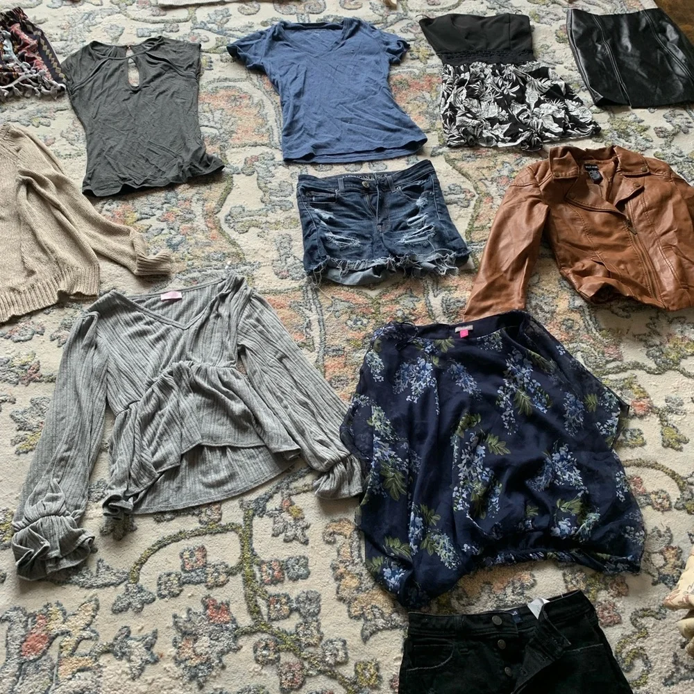 Women’s Clothing Lot - Size Small - Picture 2 of 16